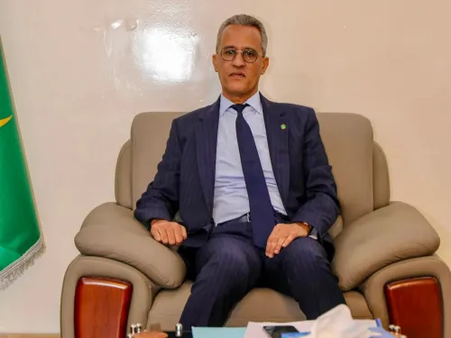 وزير الصيد يبحث مع السفير الجزائري تعزيز التعاون في مجالات الصيد والبنى التحتية البحرية والمينائية