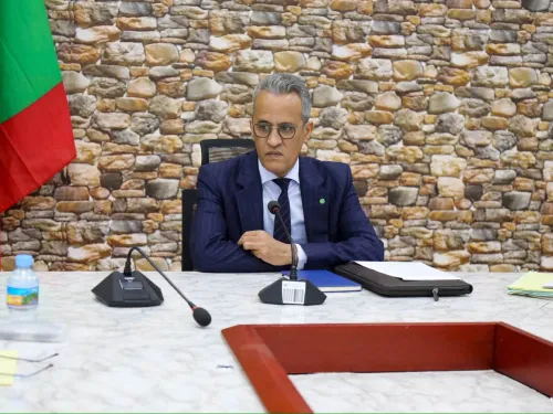 وزير الصيد يعقد اجتماعا موسعا مع ممثلي النقابات والاتحادات العاملة في مجال الصيد التقليدي