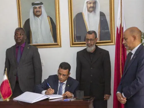 وزير الشؤون الإسلامية يوقع في سجل التعازي بسفارة دولة قطر