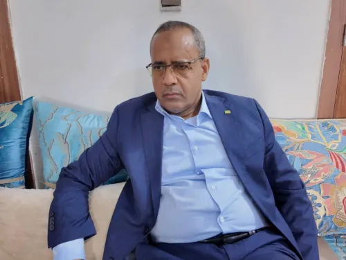 وزير الزراعة يلتقي مزارعي الحوض الشرقي ويتفقد سد «أمات إتيكاتن» ومشروعًا لتربية الدواجن