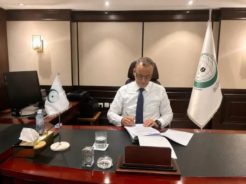 الأمين العام يباشر مهامه في مقر الأمانة العامة ويؤكد أولوية الارتقاء بالأداء المؤسسي