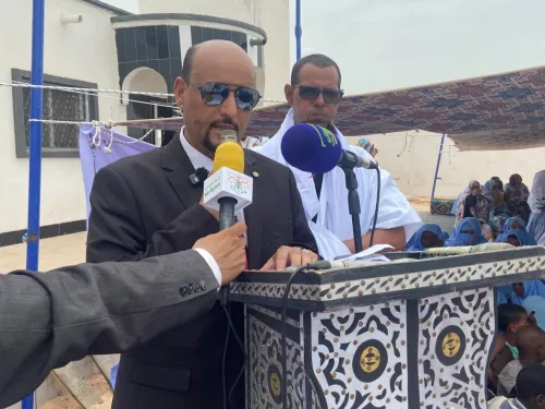معهد محفوظ ولد خطري بجكني يحتفي بتخرج دفعة جديدة من حفظة القرآن الكريم الحقيقة /جكني / احتفل معهد محفوظ ولد خطري لتحفيظ القرآن الكريم في مقاطعة جكني بتخرج دفعة جديدة من حفظة كتاب الله، وذلك خلال حفل حضره الأمين العام لوزارة الشؤون الإسلامية والتعليم الأص